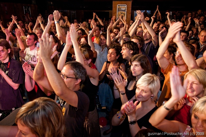 koncert: BAJOFONDO - Úterý 21. 7. 2009