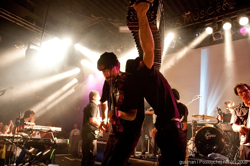 koncert: BAJOFONDO - Úterý 21. 7. 2009