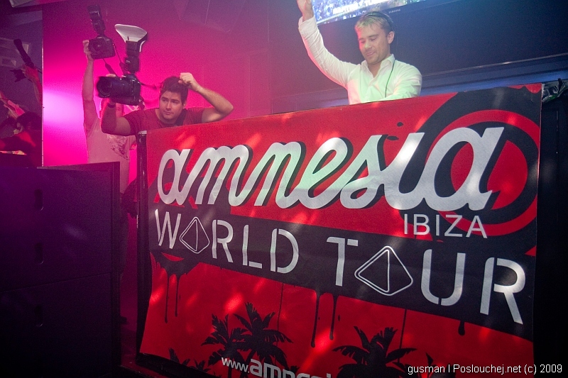 AMNESIA PRESENTS : BRIAN CROSS & NURIA SWAN - Pátek 16. 10. 2009