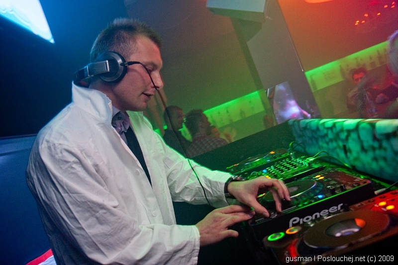 REHAB PRESENTS MUSICAL RECOVERY SPECIALIST - Sobota 31. 10. 2009