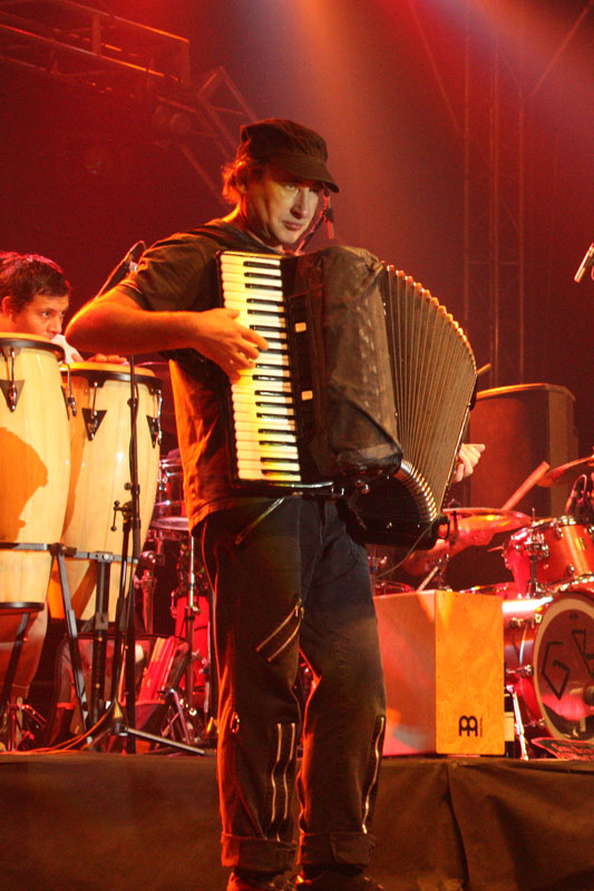 Koncert: GOGOL BORDELLO  - Pátek 11. 12. 2009