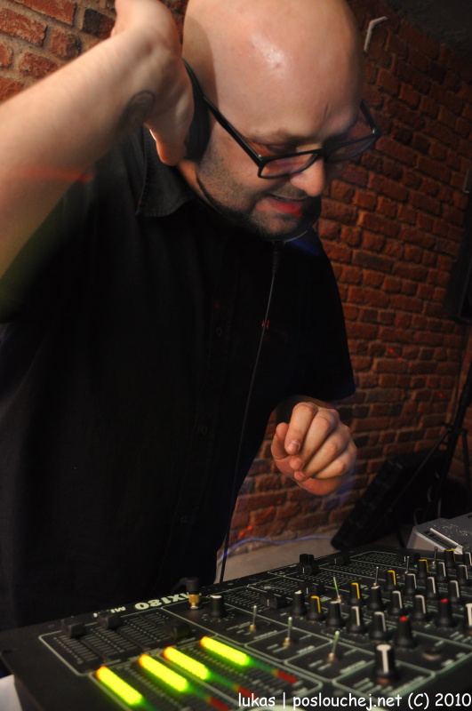 RETROSPECTION!!NIGHT – FIRST YEAR WITH US!  - Pátek 9. 4. 2010