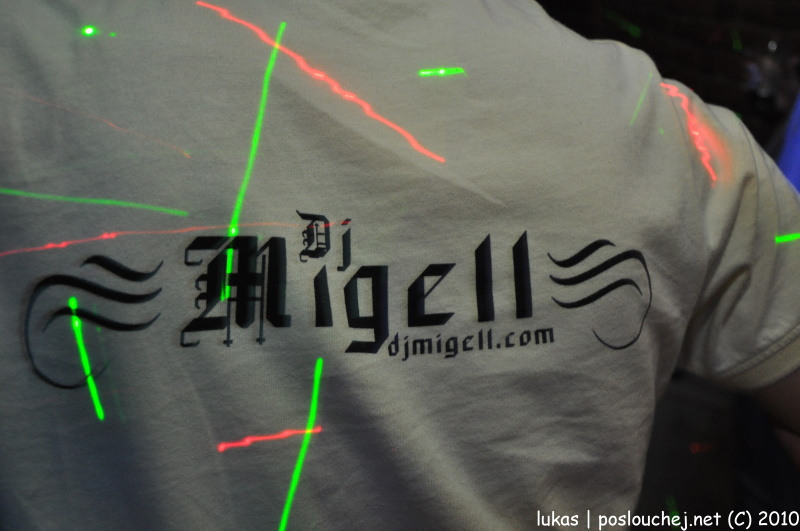 RETROSPECTION!!NIGHT – FIRST YEAR WITH US!  - Pátek 9. 4. 2010
