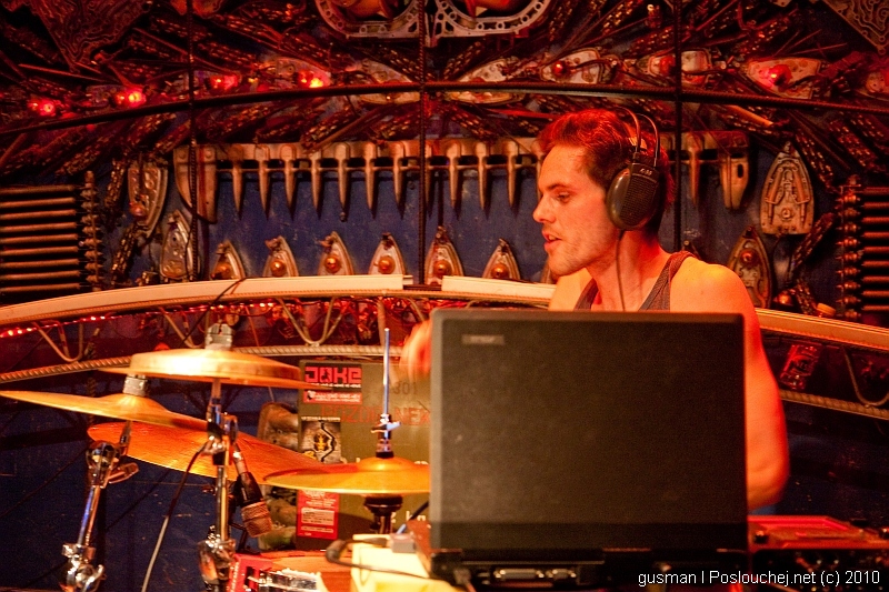 MONTAGE – KŘEST DESKY + MIDI LIDI + DUBOVÝ HIGH  - Úterý 25. 5. 2010