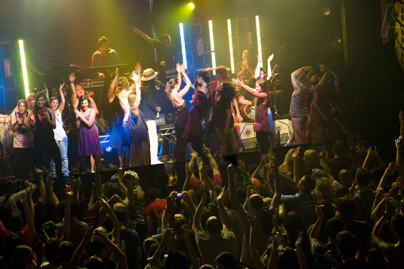 koncert: THIEVERY CORPORATION - Sobota 5. 6. 2010