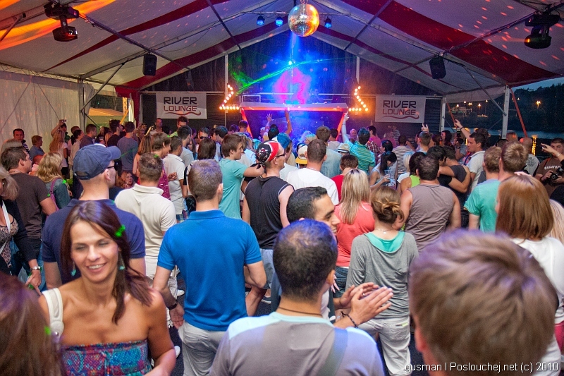 RIVER LOUNGE OPENING PARTY  - Sobota 31. 7. 2010