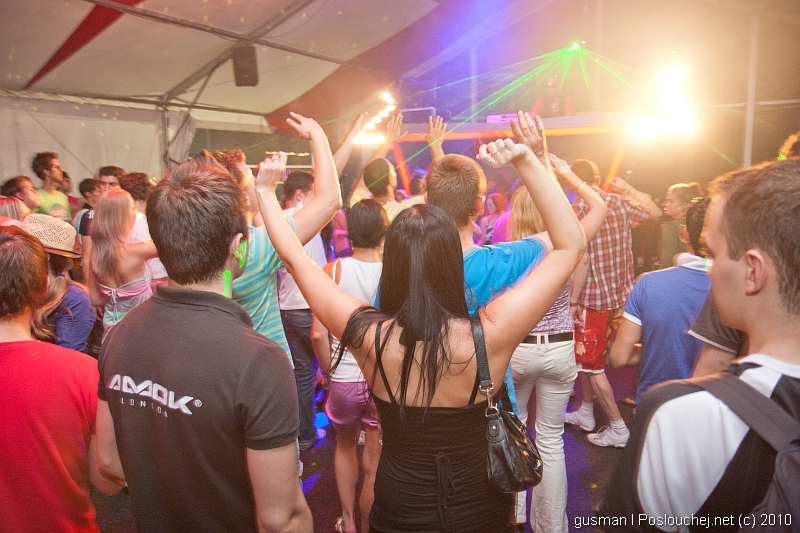RIVER LOUNGE OPENING PARTY  - Sobota 31. 7. 2010