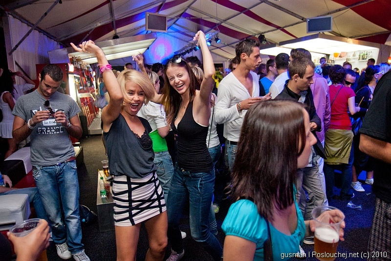 RIVER LOUNGE OPENING PARTY  - Sobota 31. 7. 2010