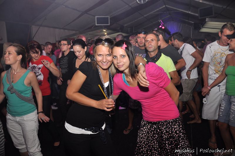RIVER LOUNGE OPENING PARTY  - Sobota 31. 7. 2010