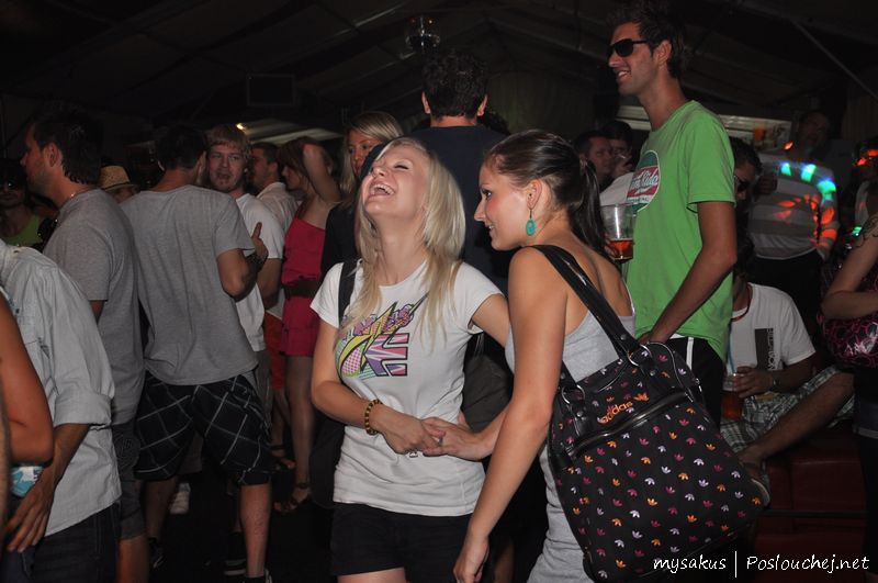 RIVER LOUNGE OPENING PARTY  - Sobota 31. 7. 2010