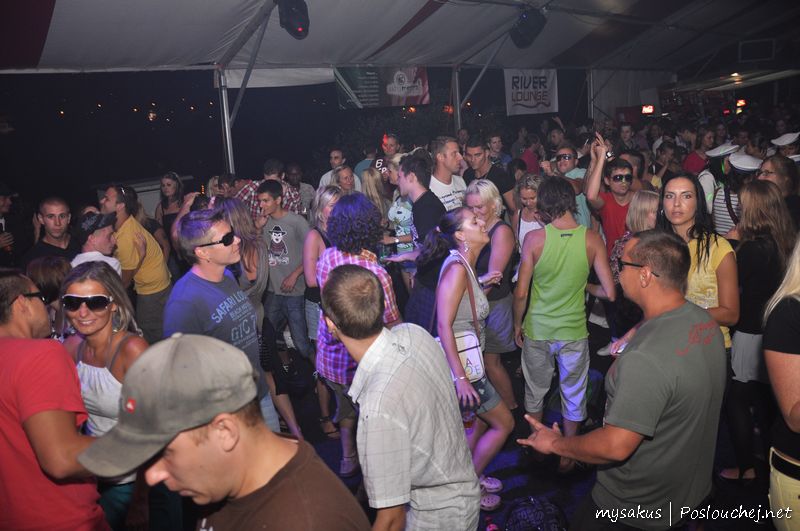 RIVER LOUNGE OPENING PARTY  - Sobota 31. 7. 2010