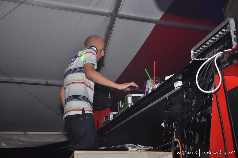 RIVER LOUNGE OPENING PARTY  - Sobota 31. 7. 2010