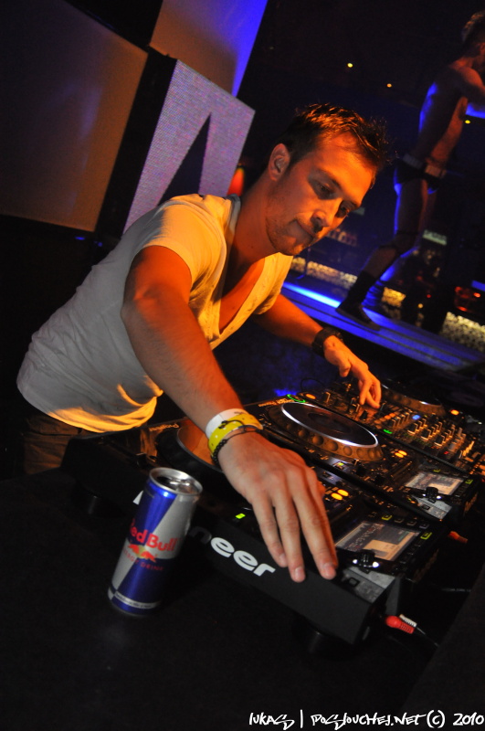 DECADANCE BLACK & WHITE  - Pátek 15. 10. 2010