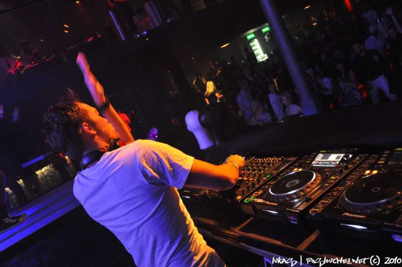 DECADANCE BLACK & WHITE  - Pátek 15. 10. 2010