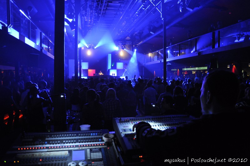 DECADANCE BLACK & WHITE  - Pátek 15. 10. 2010