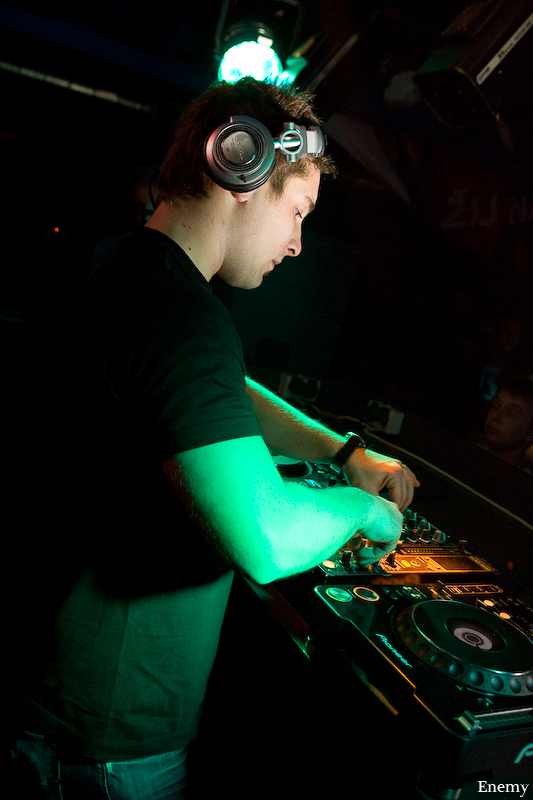 FULL HOUSE - Pátek 26. 11. 2010