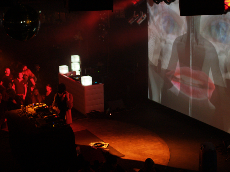 ELECTRONIC BEATS RECOMMENDS  - Středa 1. 12. 2010