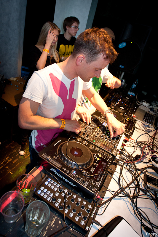 ELEKTRA - Pátek 15. 4. 2011