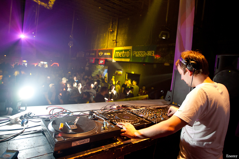 ELEKTRA - Pátek 15. 4. 2011
