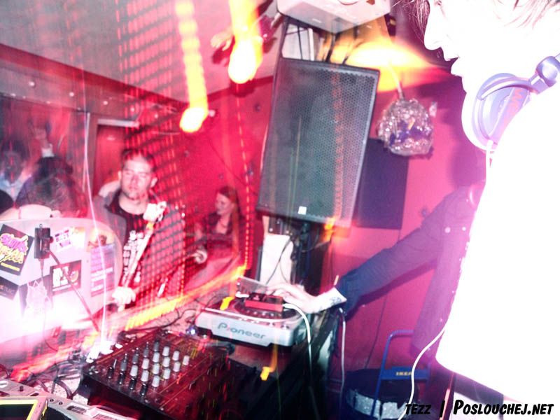 BOUNCE!BOUNCE!  - Sobota 16. 4. 2011