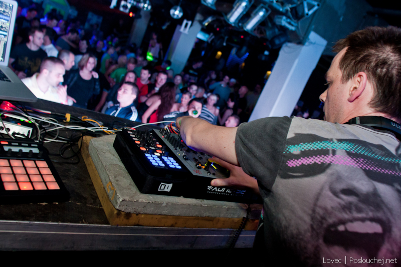 11TH ANNIVERSARY OF CLUB FABRIC  - Pátek 13. 5. 2011