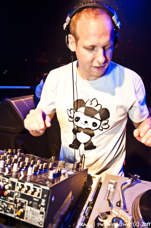 DECADANCE – BACK TO CZECH! - Pátek 4. 11. 2011
