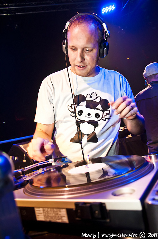 DECADANCE – BACK TO CZECH! - Pátek 4. 11. 2011
