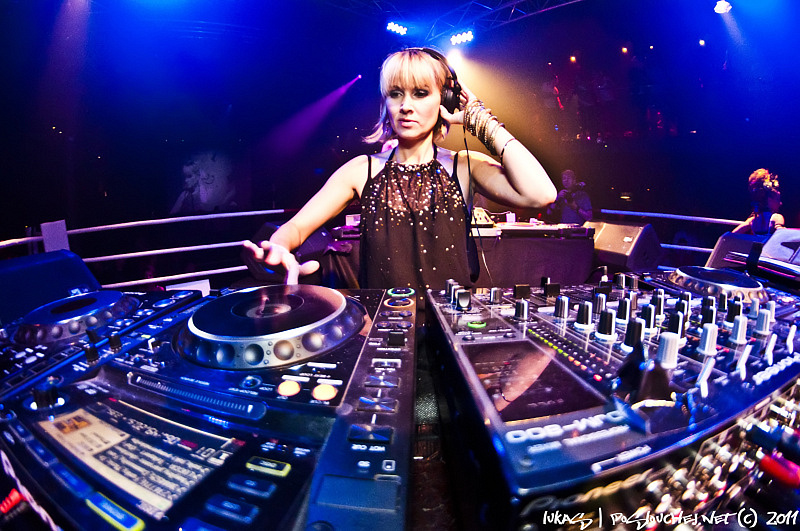 DECADANCE – BACK TO CZECH! - Pátek 4. 11. 2011