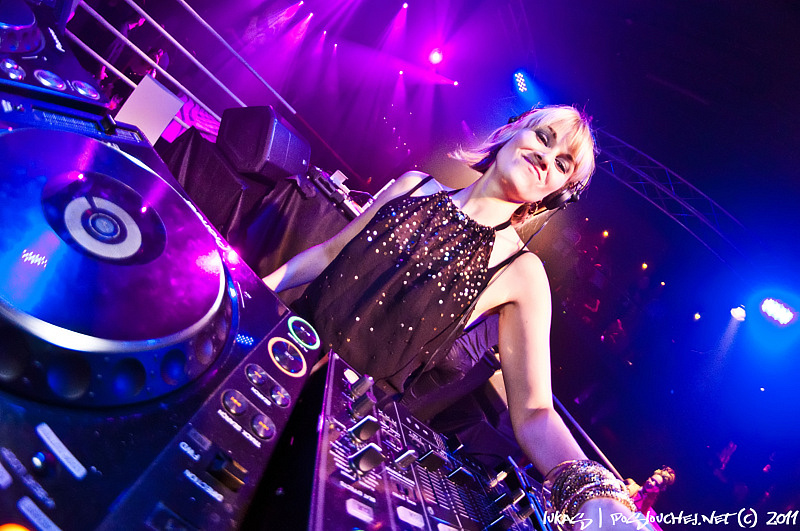 DECADANCE – BACK TO CZECH! - Pátek 4. 11. 2011