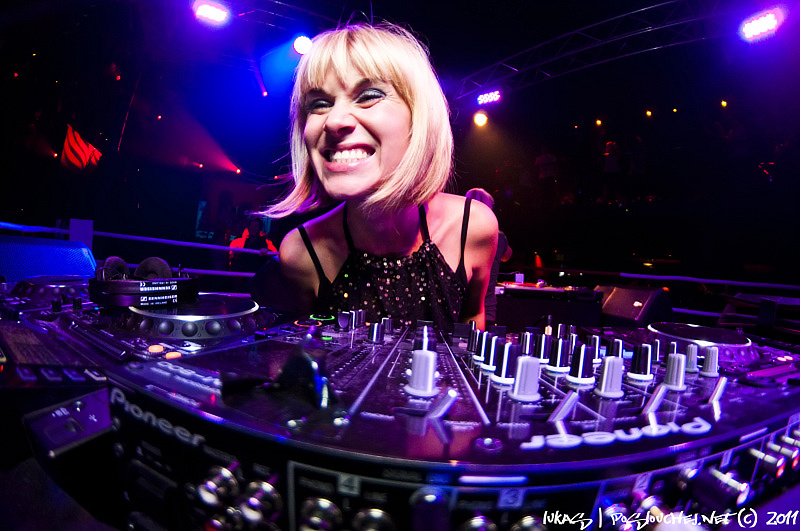 DECADANCE – BACK TO CZECH! - Pátek 4. 11. 2011