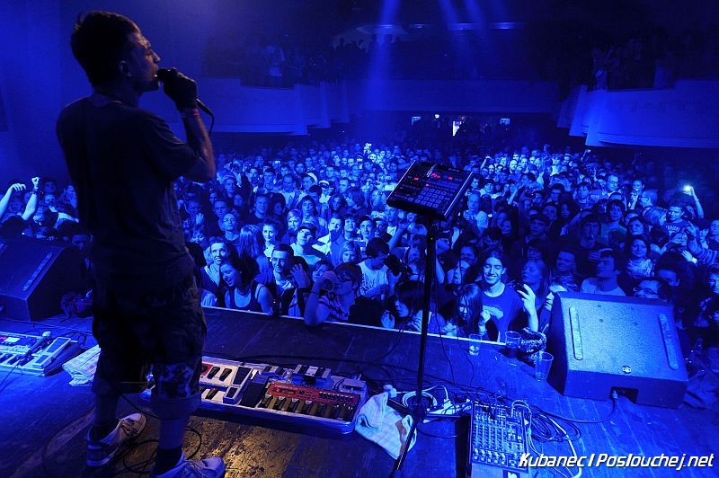 DUB FX & Flower - Pátek 11. 11. 2011