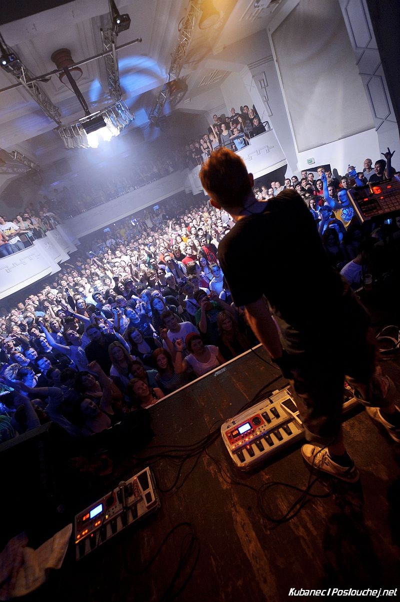 DUB FX & Flower - Pátek 11. 11. 2011