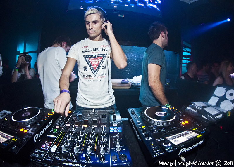 IMPRESS & REVIS B*DAY  - Sobota 3. 12. 2011