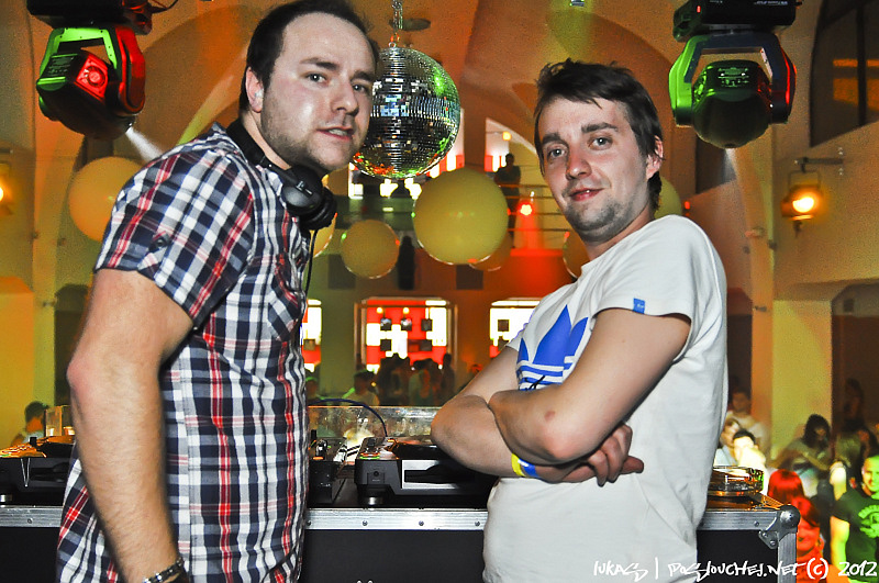 OXYGEN PURE TECHNO NIGHT - Sobota 28. 4. 2012