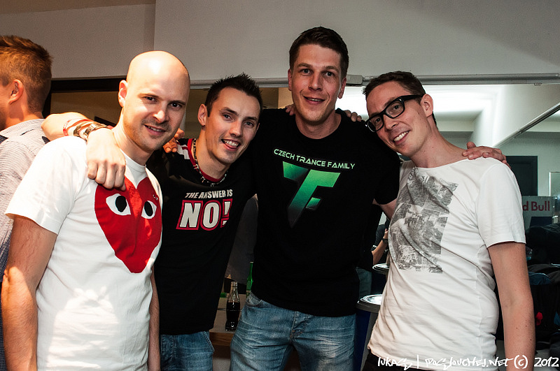 ABOVE & BEYOND GROUP THERAPY  - Sobota 15. 9. 2012