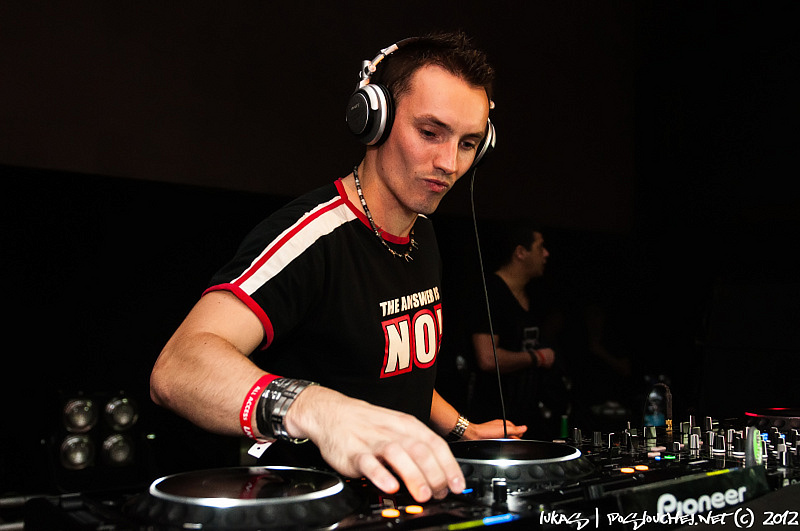 ABOVE & BEYOND GROUP THERAPY  - Sobota 15. 9. 2012