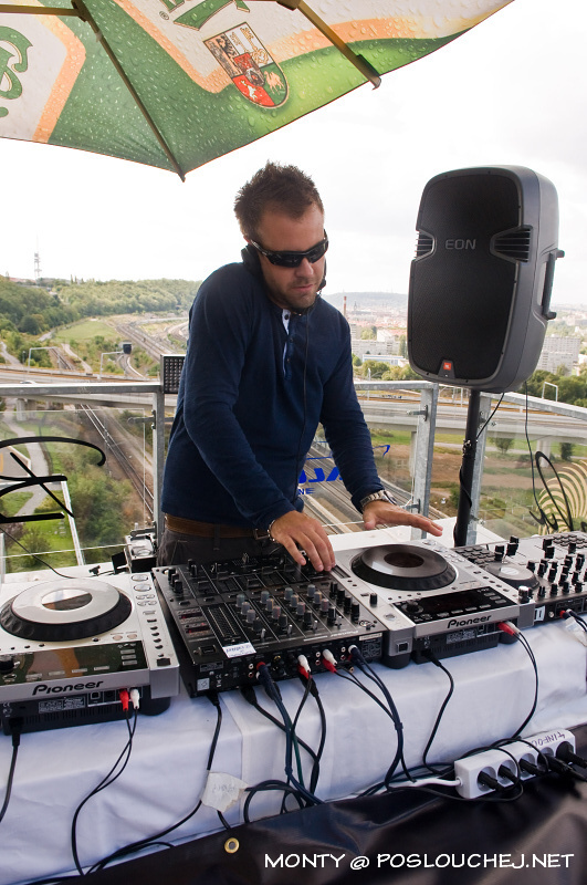 MINIMAL PEOPLE ON THE ROOF 2  - Sobota 8. 9. 2012