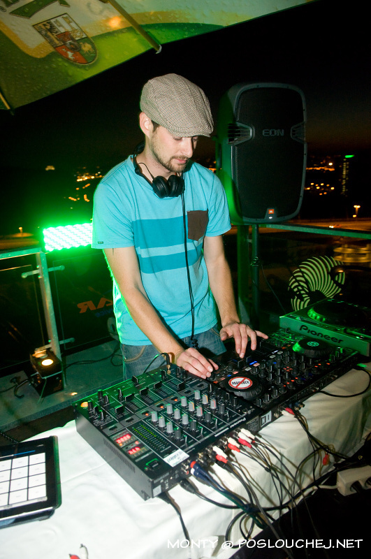 MINIMAL PEOPLE ON THE ROOF 2  - Sobota 8. 9. 2012