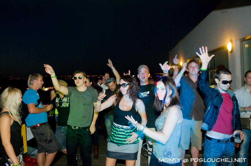 MINIMAL PEOPLE ON THE ROOF 2  - Sobota 8. 9. 2012