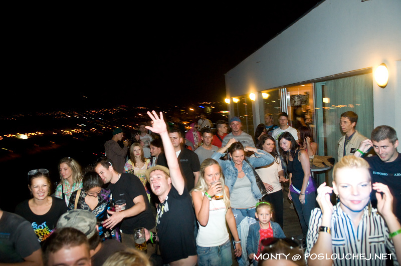 MINIMAL PEOPLE ON THE ROOF 2  - Sobota 8. 9. 2012
