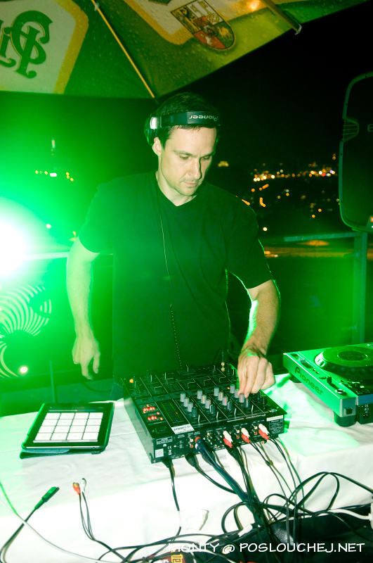 MINIMAL PEOPLE ON THE ROOF 2  - Sobota 8. 9. 2012