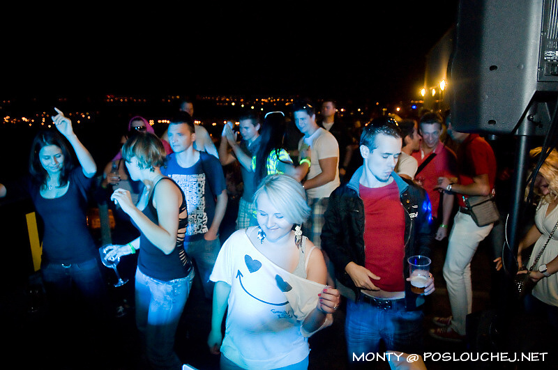 MINIMAL PEOPLE ON THE ROOF 2  - Sobota 8. 9. 2012