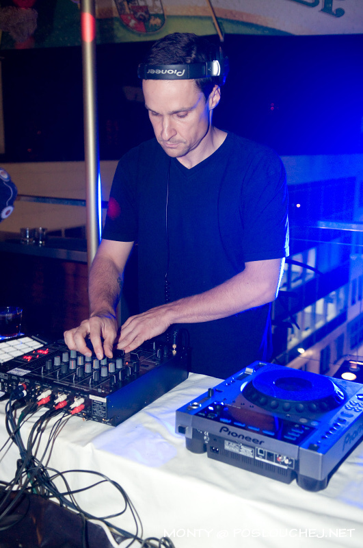 MINIMAL PEOPLE ON THE ROOF 2  - Sobota 8. 9. 2012