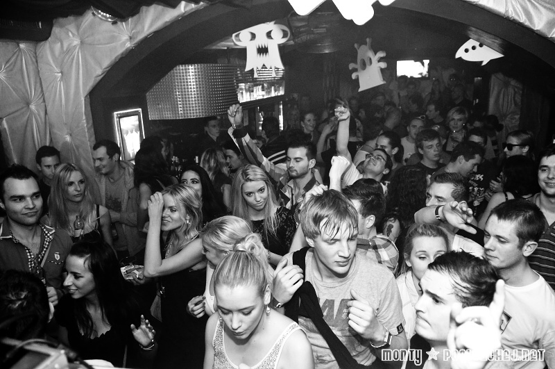 TOUSTER PRODUCTION PRES. MOONBOOTICA (DE) - Pátek 23. 11. 2012