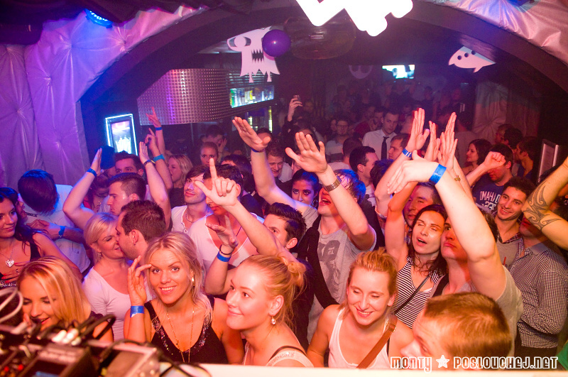 TOUSTER PRODUCTION PRES. MOONBOOTICA (DE) - Pátek 23. 11. 2012