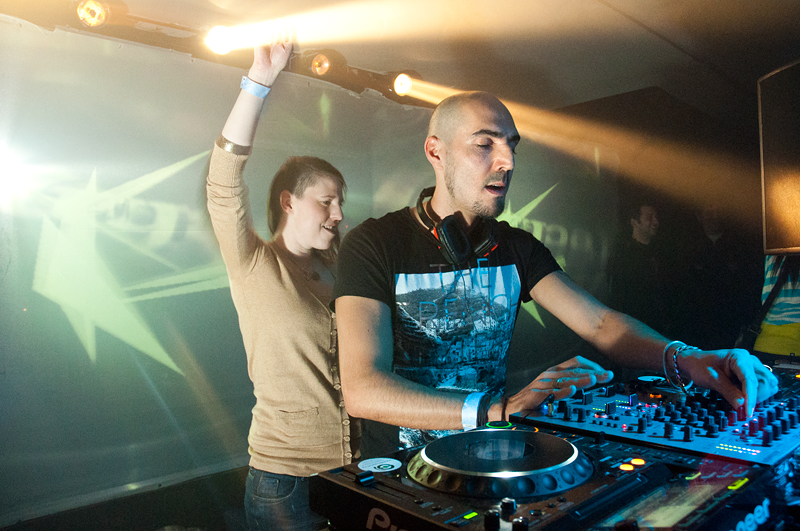 COME IN PRESENTS CITY WITH SAM PAGANINI - Sobota 8. 12. 2012