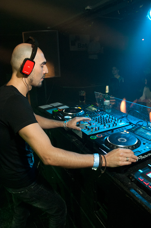 COME IN PRESENTS CITY WITH SAM PAGANINI - Sobota 8. 12. 2012