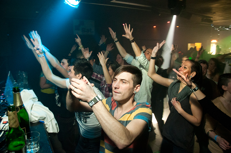 COME IN PRESENTS CITY WITH SAM PAGANINI - Sobota 8. 12. 2012