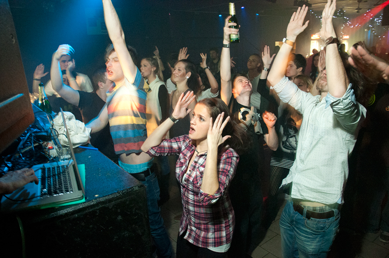 COME IN PRESENTS CITY WITH SAM PAGANINI - Sobota 8. 12. 2012