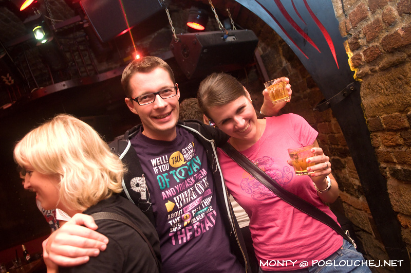 MANIACS  - Pátek 28. 9. 2012